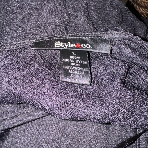 Anything 10$ and under is 2/10$! Style and company large coverup so cute 🥰! - Picture 2 of 7